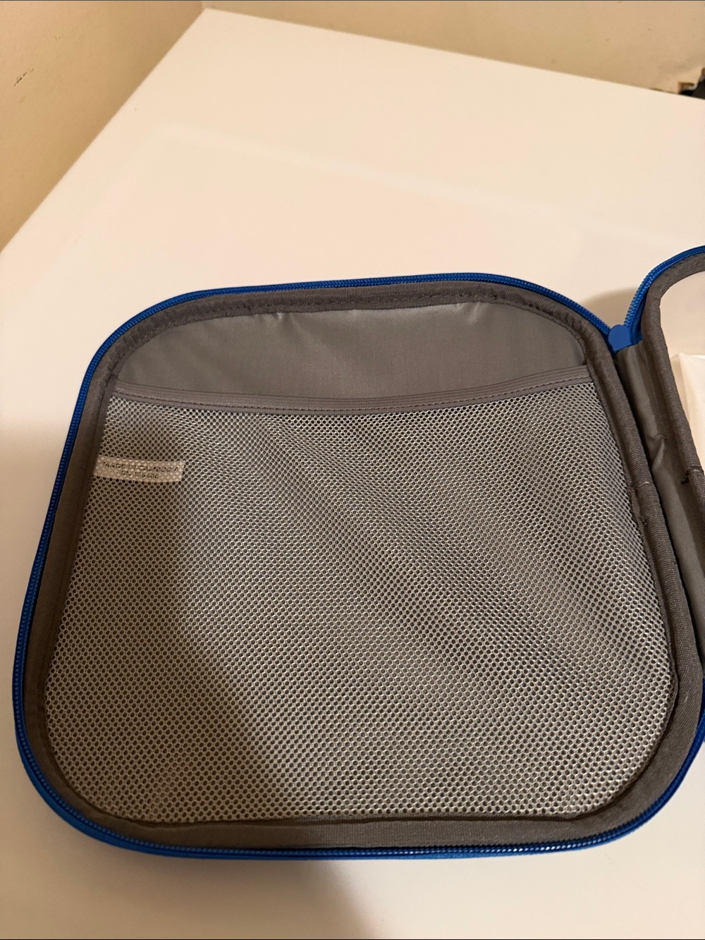 Anna Gray Insulated Lunch Bag with White Logo - Picture 7 of 9